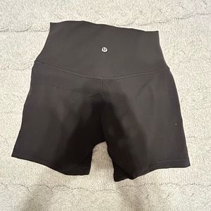Lululemon biker shorts size 6